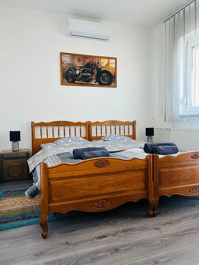 Eros Apartman Hajdúszoboszló Appartamento