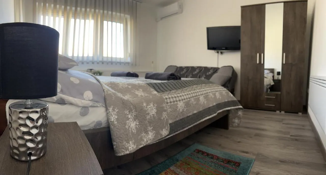 Eros Apartman Hajduszoboszlo 0*,